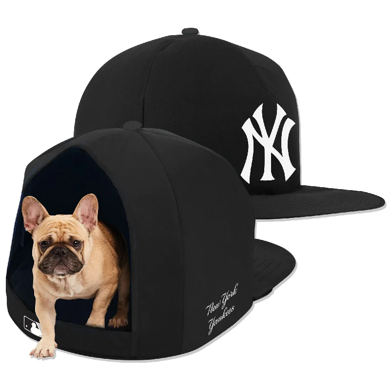 Padded dog muzzle soft-NEW YORK YANKEES NOIR NAP CAP PLUSH DOG BED