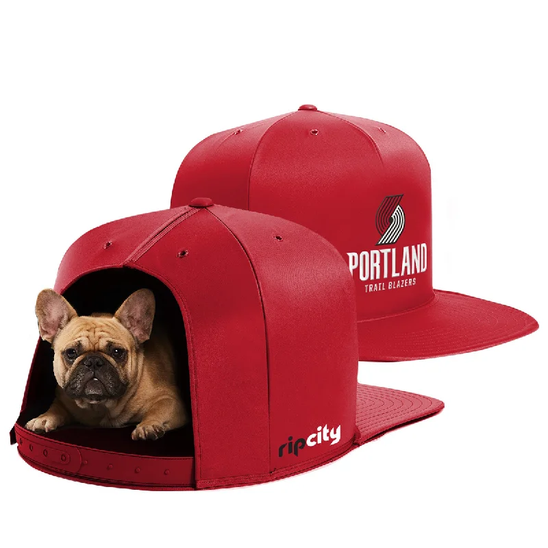 Squeaky plush pet toy-PORTLAND TRAILBLAZERS NAP CAP PREMIUM DOG BED